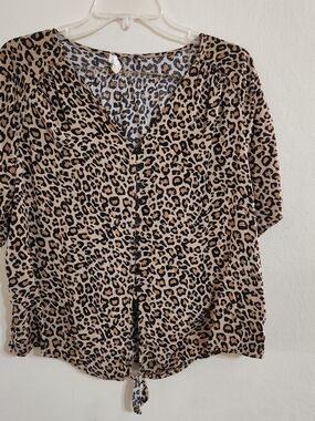beachlunchlounge Leopard Print Tie-Hem Blouse - Brown & Black